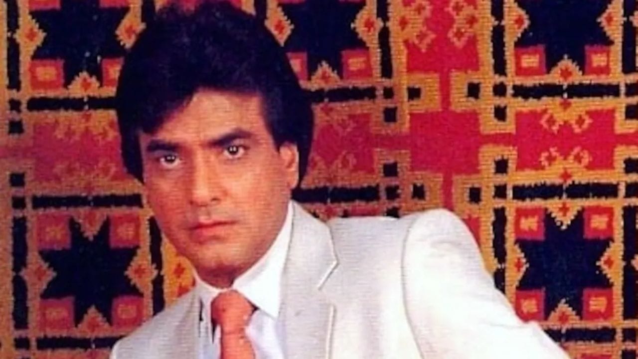 अभिनेते जितेंद्र यांनी एका मुलाखतीत सांगितले त्यांनी एका ज्येष्ठ अभिनेत्याचा पाली हिल येथील आलिशान बंगला  त्यांनी खरेदी केला होता. या बंगल्यामुळे करियर बुडणार अशी भिती वाटल्याने त्यांनी हा बंगला सोडून दिला. आज त्याची किंमत ४५० कोटी रुपये आहे.