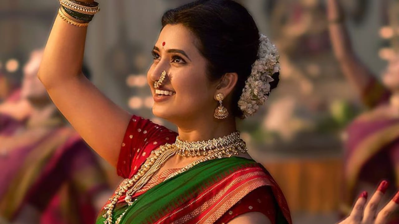 विशेषतः 'फुलवंती' आणि 'मदनमंजिरी' या गाण्यांमधील प्राजक्ता माळीची आकर्षक लावणी, तिच्या दिलखेचक अदा आणि प्रभावी नृत्यशैलीने प्रेक्षकांना अक्षरशः भुरळ घातली आहे.
