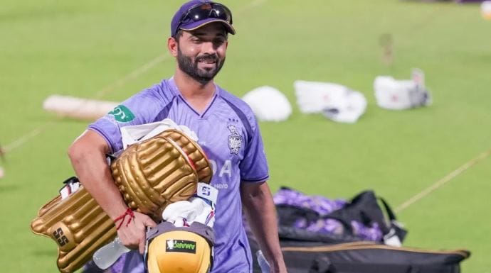 भारताचा स्टार क्रिकेटर अजिंक्य रहाणे याने आता क्रिकेटच्या सर्वच फॉरमॅटमधून निवृत्ती घेतली आहे. त्याने आपल्या सोशल मीडिया खात्यावर एक व्हिडीओ पोस्ट करून याबाबत माहिती दिली आहे. आता मी क्रिकेटमधून निवृत्ती घेतली असून यापुढे नवा प्रवास सुरू करणार आहे, असं त्यानं आपल्या या पोस्टमध्ये म्हटलंय.