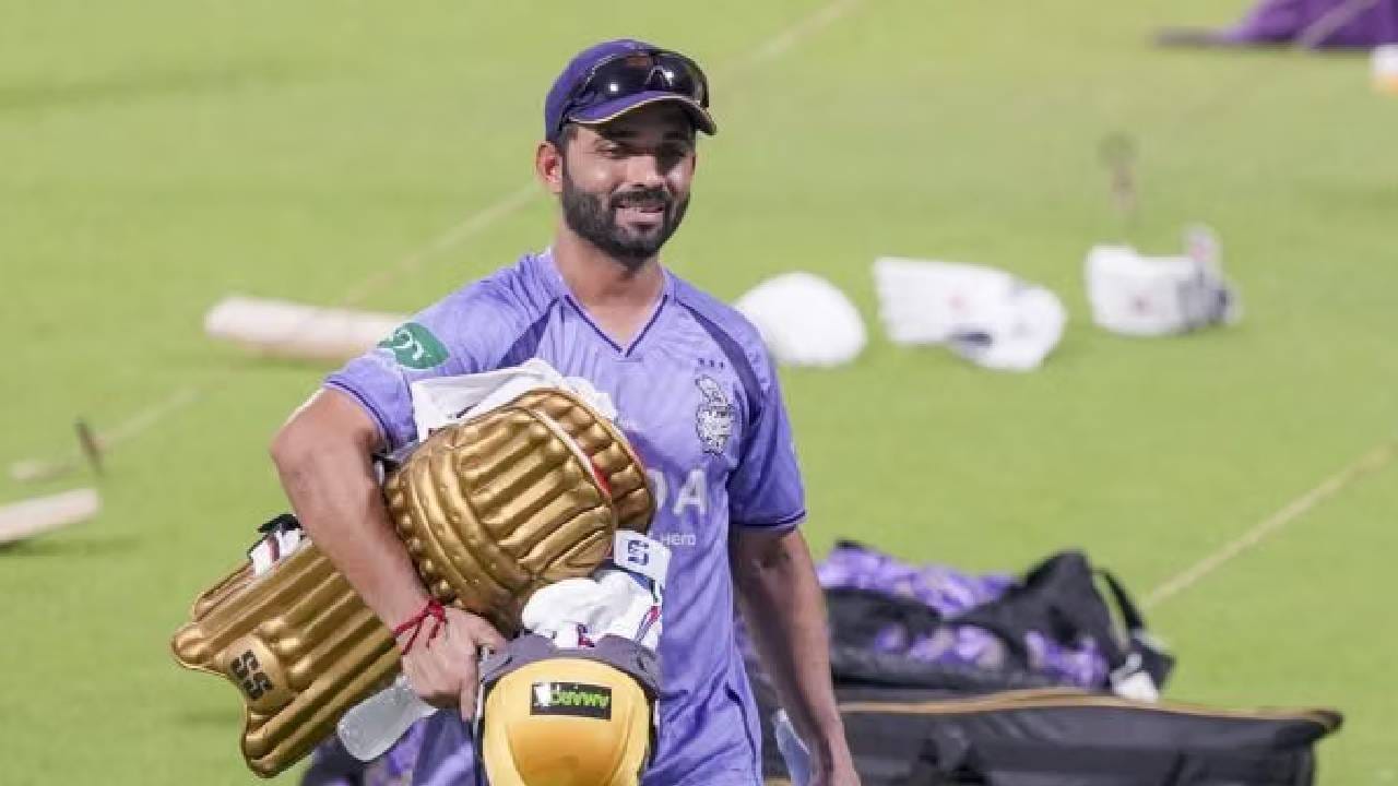 अजिंक्य रहाणे वन-डे, टेस्ट मॅच आणि इंडियन प्रीमिअर लीग (IPL) या तिन्ही फॉरमॅटमध्ये हिट राहिला आहे. गेल्या आयपीएलच्या सिझनमध्ये तो कोलकाता नाइट राइडर्सचा (KKR) कर्णधार होता. अजिंक्यची एकूण संपत्ती ही जवळपास 80 कोटी रुपयांच्या आसपास आहे. या संपत्तीचा सर्वांत मोठा भाग हा क्रिकेटच्या विविध फॉरमॅटमधून मिळवलेल्या कमाईतून येतो. आयपीएलच्या विविध सिझन्ममध्ये त्याच्यावर मोठी बोली लागली होती. रहाणेच्या संपत्तीमध्ये विविध कंपन्यांसोबतच्या ब्रँड एंडोर्समेंटमधून मिळणाऱ्या उत्पन्नाचाही समावेश आहे. 

