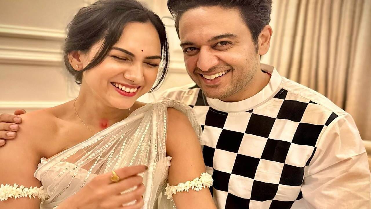 आकांक्षाने केलेल्या दोन्ही गौप्यस्फोटांनी प्रेक्षकांमध्ये खळबळ उडवून दिली आहे. घटस्फोट होणार असल्याची घोषणा आणि आता आपण 'बायसेक्शुअल' (उभयलिंगी) असल्याचे तिने जाहीर केलं, त्यामुळे आकांक्षाच्या तिच्या व्यक्तिमत्त्वाबाबत चाहत्यांमध्ये चर्चा रंगली आहे.