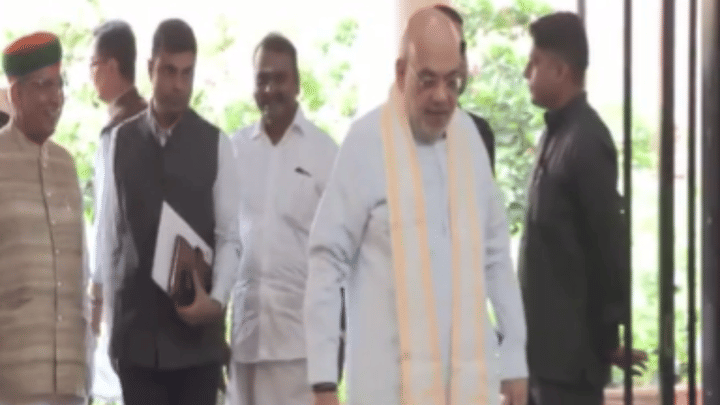 मोठी बातमी! CJPच्या आंदोलनानंतर केंद्रात मोठ्या हालचाली, अमित शहा घेणार लोकसभा अध्यक्षांची भेट मोठी बातमी! CJPच्या आंदोलनानंतर केंद्रात मोठ्या हालचाली, अमित शहा घेणार लोकसभा अध्यक्षांची भेट