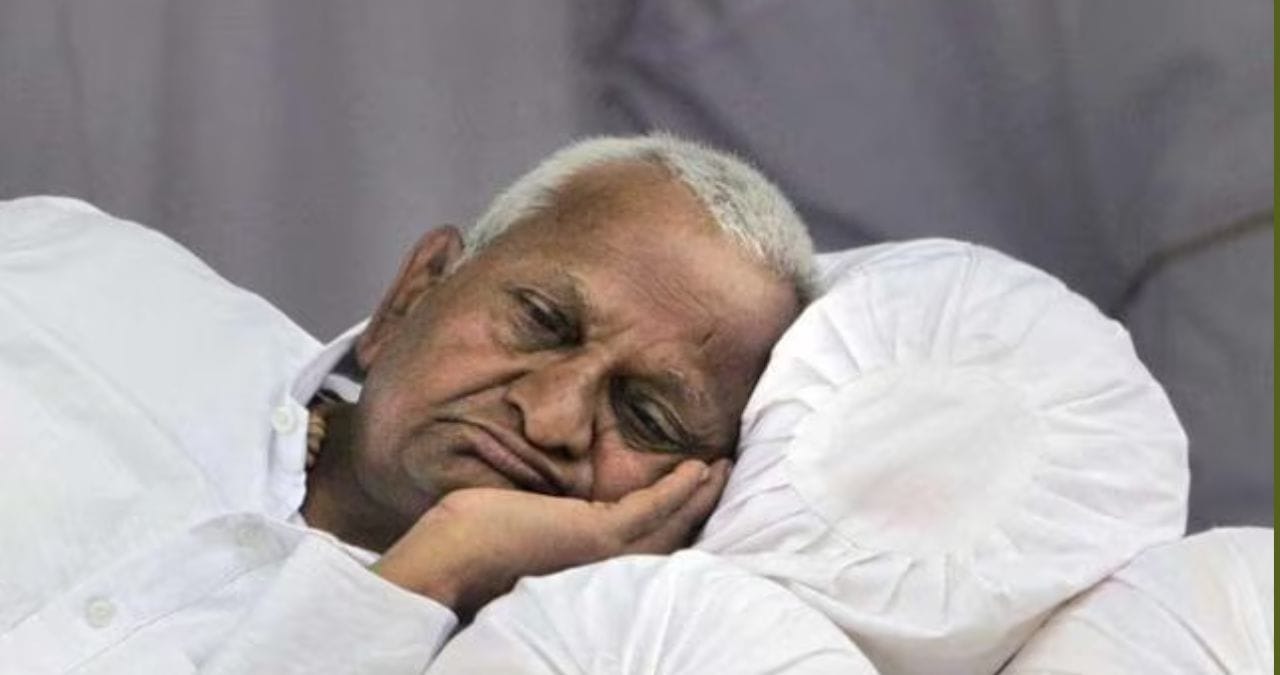 दडपशाही नव्हे, संवाद हवा; विद्यार्थ्यांसाठी अण्णा मैदानात दडपशाही नव्हे, संवाद हवा; विद्यार्थ्यांसाठी अण्णा मैदानात