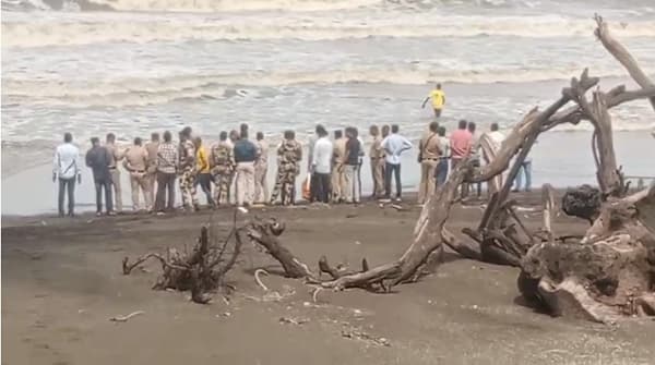 विरार येथील अर्नाळा समुद्र किनाऱ्यावर चार मुले बुडाली, दोघांना वाचवण्यात यश