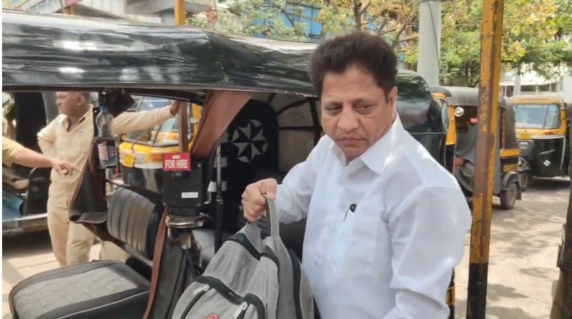 अकोल्याहून उल्हासनगरमध्ये खरेदीसाठी आलेले सुशील दयावाणी हे आपल्या भावासोबत कल्याण स्थानकात पहाटे उतरले. त्यानंतर त्यांना कल्याण येथे उल्हासनगरसाठी रिक्षा पकडली. त्यावेळी ते त्यांची पाठीवर सॅक ऑटो रिक्षामध्येच विसरुन गेले.