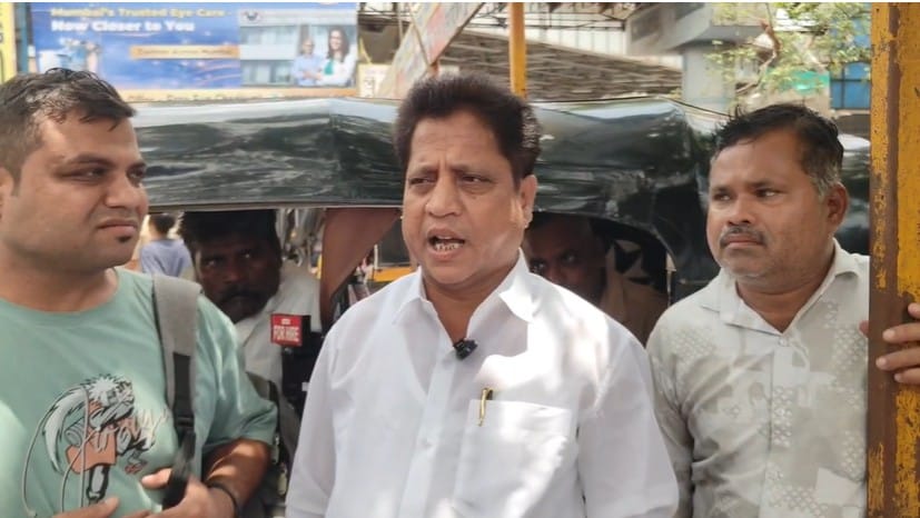 राजीव सखाराम माने हे आमचे संघटनेचे रिक्षाचालक नाईटला असतात. सकाळी सहा वाजता कल्याणला रेल्वेतून उतरलेला हा प्रवासी उल्हासनगरला त्यांच्या रिक्षातून गेले. प्रवासी उतरल्यानंतर त्यांना त्यांच्या रिक्षात ही बॅग मिळाली.त्यामुळे आम्ही उल्हासनगर दोन नंबरमध्ये गेलो आणि कोणी प्रवासी आला होता का ? याची चौकशी केली. त्यानंतर सुशील दयावाणी हे समोर आले. त्यांना त्यांची बॅग जशीच्या तशी परत मिळाली. मागे आम्ही २०२८ साली एका प्रवाशाचे १६ तोळे सोने परत केले होते असेही जगताप म्हणाले.