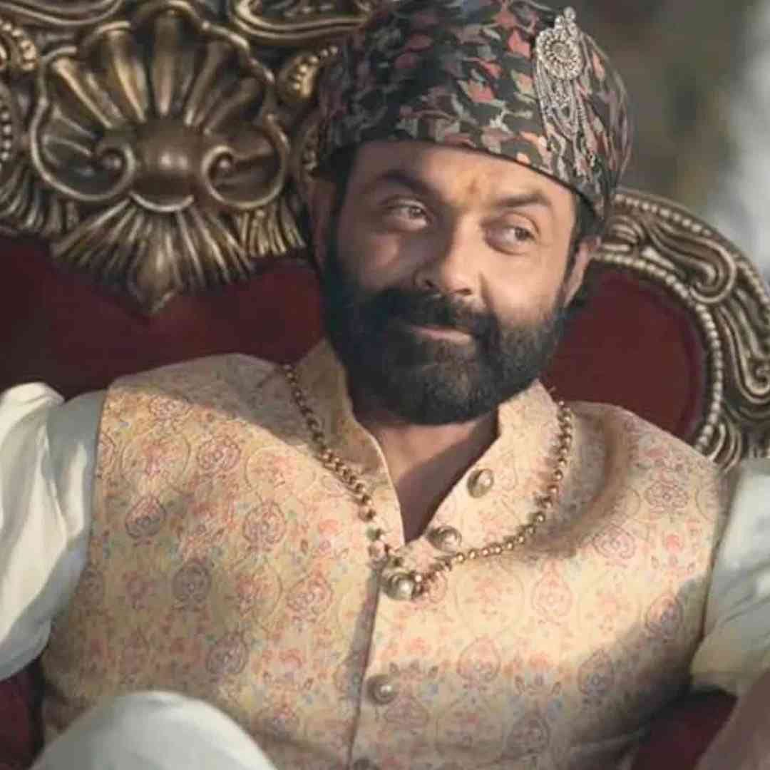 'आश्रम' वेब सीरीजने बॉबी देओलला एक नव्याने ओळख मिळवून दिली. सगळ्यांनीच या वेब सीरीजमधील त्याच्या भूमिकेचं भरभरुन कौतुक केलं. आश्रमचा पहिला पार्ट 28 ऑगस्ट 2020 रोजी आलेला. प्रकाश झा या वेब सीरीजचे दिग्दर्शक आहेत.