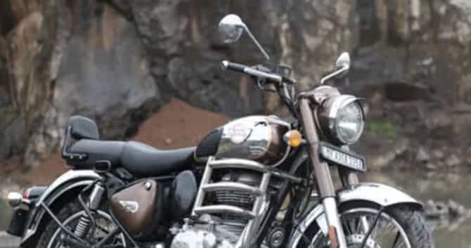 Royal Enfield Classic 350 मध्ये येणार नवीन फीचर्स! जुन्या रॉयल लूकसोबत मिळणार मॉडर्न टेक्नॉलॉजीची मजा