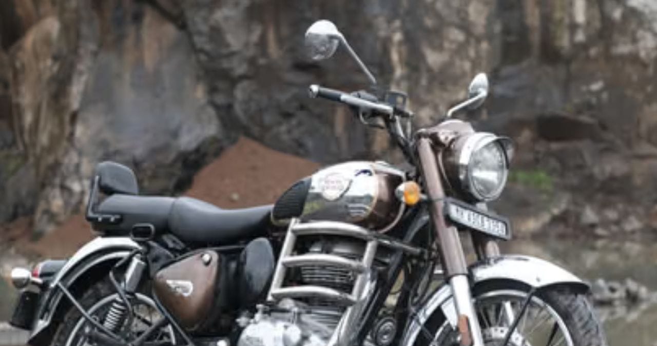 Royal Enfield Classic 350 मध्ये येणार नवीन फीचर्स! जुन्या रॉयल लूकसोबत मिळणार मॉडर्न टेक्नॉलॉजीची मजा Royal Enfield Classic 350 मध्ये येणार नवीन फीचर्स! जुन्या रॉयल लूकसोबत मिळणार मॉडर्न टेक्नॉलॉजीची मजा