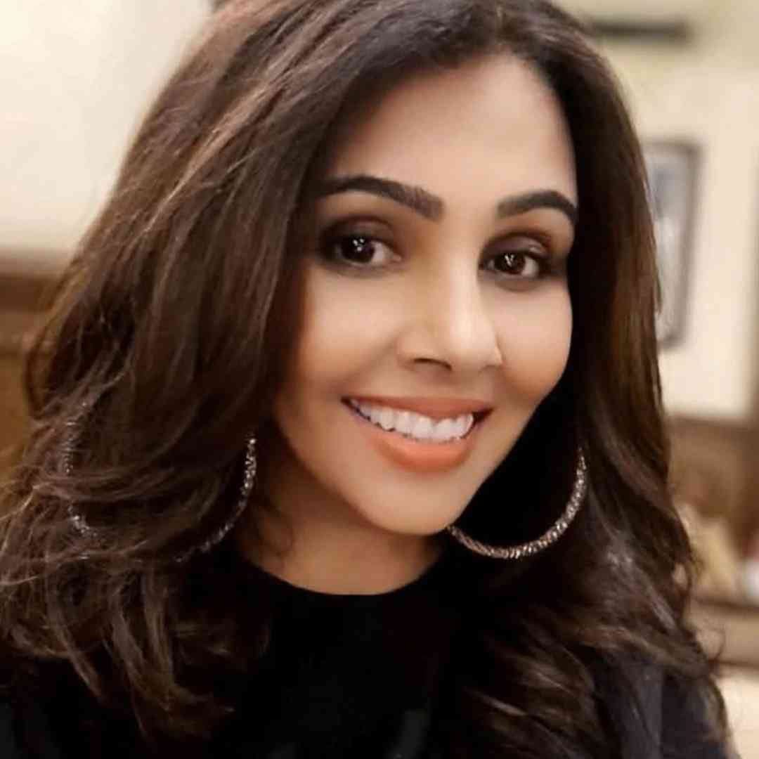 मला सांगितलं तू भारत सोडं. मला बलात्काराच्या आणि जीवे मारण्याच्या धमक्या मिळाल्या. कारण मी जाहीरपणे माझी मतं मांडली. पण आज मी या गोष्टींचं टेन्शन घेत नाही.