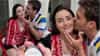30 सेकंदांत 195 Kiss ! डॉक्टर कपलचा खतरनाक रेकॉर्ड,  डायरेक्ट गिनीज बूकमध्ये एंट्री