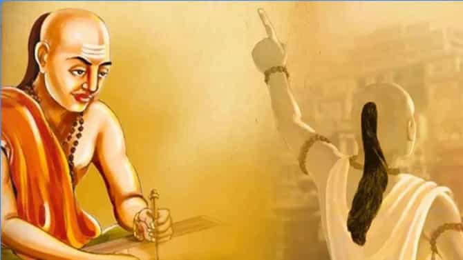 Chanakya Niti : आयुष्यात या तीन गोष्टींपासून दूरच रहा, अन्यथा घर होईल उद्ध्वस्त