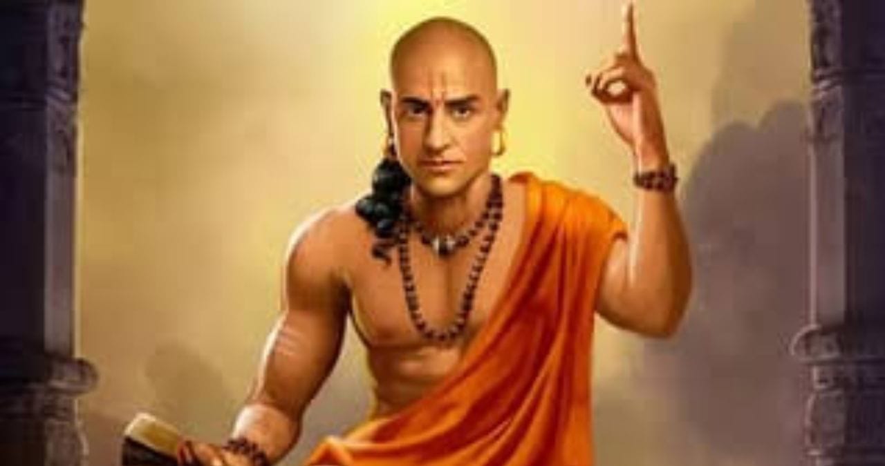 तुमची कमकुवत बाजू कधीही कोणाला सांगू नये. तुमच्या भीतीचा काही जण गैरफायदा देखील उचलू शकतात. त्यामुळे तुमची कमकुवत बाजू संयम लोकांना न सांगतली नाही, तर अडचणीच्या वेळी फायदेशीर ठरू शकते.
