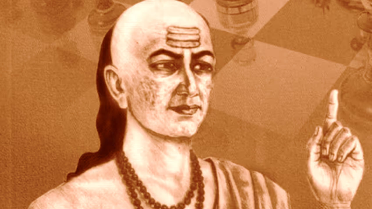 मदतीची जाणीव न ठेवणाऱ्या व्यक्तींपासून देखील सावध राहण्याचा सल्ला दिला आहे. अशी माणसे मदत मिळाल्यानंतर ती सहज विसरतात आणि गरज पडल्यास मदत करणाऱ्यालाच धोका देऊ शकतात. 