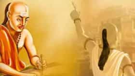 Chanakya Niti : यांच्यावर कधीच विश्वास ठेवू नका, होईल मोठा घात.