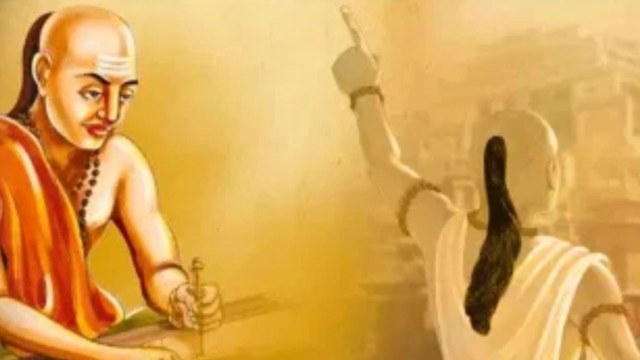 Chanakya Niti : यांच्यावर कधीच विश्वास ठेवू नका, होईल मोठा घात, चाणक्य काय म्हणतात? Chanakya Niti : यांच्यावर कधीच विश्वास ठेवू नका, होईल मोठा घात, चाणक्य काय म्हणतात?