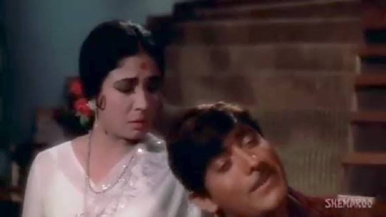 सिनेमा ‘काजल’ मधील हे गाणं आहे. गाण्याची सुरुवात ‘छू लेने दो नाजुक होठों को...’ अशी आहे. चित्रपटात हे गाणं राजकुमार आणि मीना कुमारी यांच्यावर चित्रित करण्यात आलं आहे. हिरो हिरोईनला दारू ऑफर करतो, असा सीन आहे.