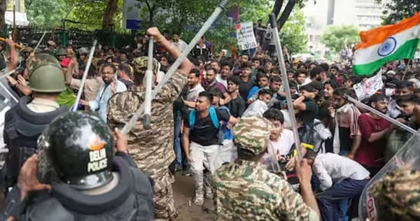 भारताच्या राजधानीत आंदोलनाला हिंसक वळण; 118 पोलीस जखमी, 78 आंदोलक ताब्यात, अनेक वाहनांचं नुकसान