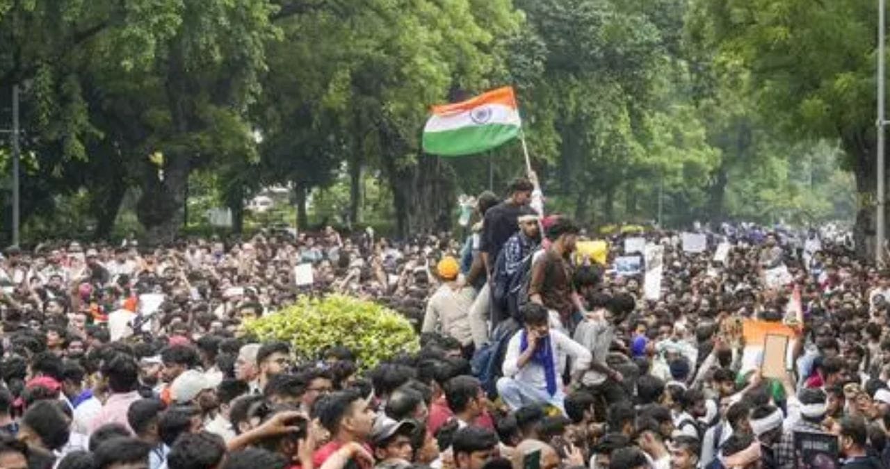 CJP चं आंदोलन समाजकंटकाकडून हायजॅक; दिल्ली पोलिसांचा खळबजनक दावा, म्हणाले, 'खाकी वर्दीवर...' CJP चं आंदोलन समाजकंटकाकडून हायजॅक; दिल्ली पोलिसांचा खळबजनक दावा, म्हणाले, 'खाकी वर्दीवर...'