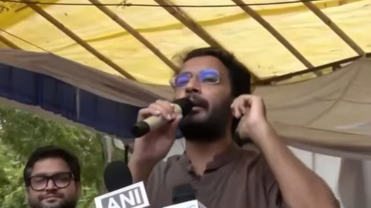 धर्मेंद्र प्रधान यांच्या अडचणीत वाढ... कॉकरोच जनता पार्टीने दिला मोठा इशारा धर्मेंद्र प्रधान यांच्या अडचणीत वाढ... कॉकरोच जनता पार्टीने दिला मोठा इशारा