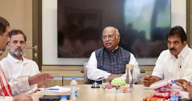 संसदेच्या पावसाळी अधिवेशनात विरोधक मोदी सरकारला घेरणार? काँग्रेसच्या बैठकीत नेमकं काय शिजतंय?