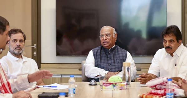 संसदेच्या पावसाळी अधिवेशनात विरोधक मोदी सरकारला घेरणार? काँग्रेसच्या बैठकीत नेमकं काय शिजतंय?
