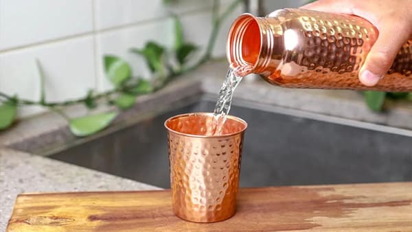 जास्त प्रमाणात कॉपरच्या भांड्यातले पाणी पिले तरी त्याचा शरीरावर वाईट परिणाम होतो. तेव्हा मर्यादित प्रमाणात हे पाणी प्यावे