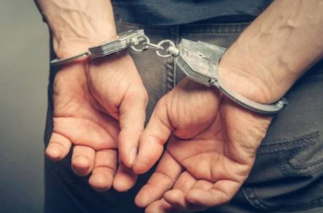 मिळालेल्या माहितीनुसार या प्रकरणातील आरोपीचे वय अविनाश नार्ने असे आहे. त्याच्यावर 27 वर्षीय पत्नी राजिता सबिनेनी यांच्या हत्येचा आरोप आहे. ऑक्टोबर 2025 मध्ये त्या राहत्या घरात मृतावस्थेत आढळल्या होत्या.