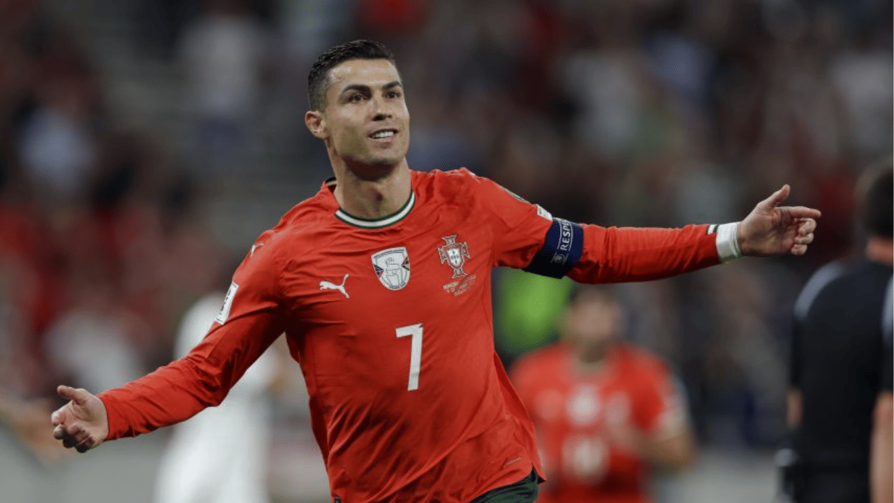 cristiano Ronaldo: फुटबॉलप्रेमींना मोठा धक्का! नेमारनंतर Ronaldo कडूनही संन्यास घेण्याचे संकेत, निवृत्तीबद्दल काय म्हणाला? cristiano Ronaldo: फुटबॉलप्रेमींना मोठा धक्का! नेमारनंतर Ronaldo कडूनही संन्यास घेण्याचे संकेत, निवृत्तीबद्दल काय म्हणाला?