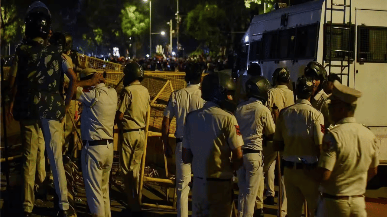 Delhi Police PC | कॉक्रोच जनता पार्टीच्या जंतरमंतरवरील आंदोलनाबाबत दिल्ली पोलिसांची पत्रकार परिषद, थेट…