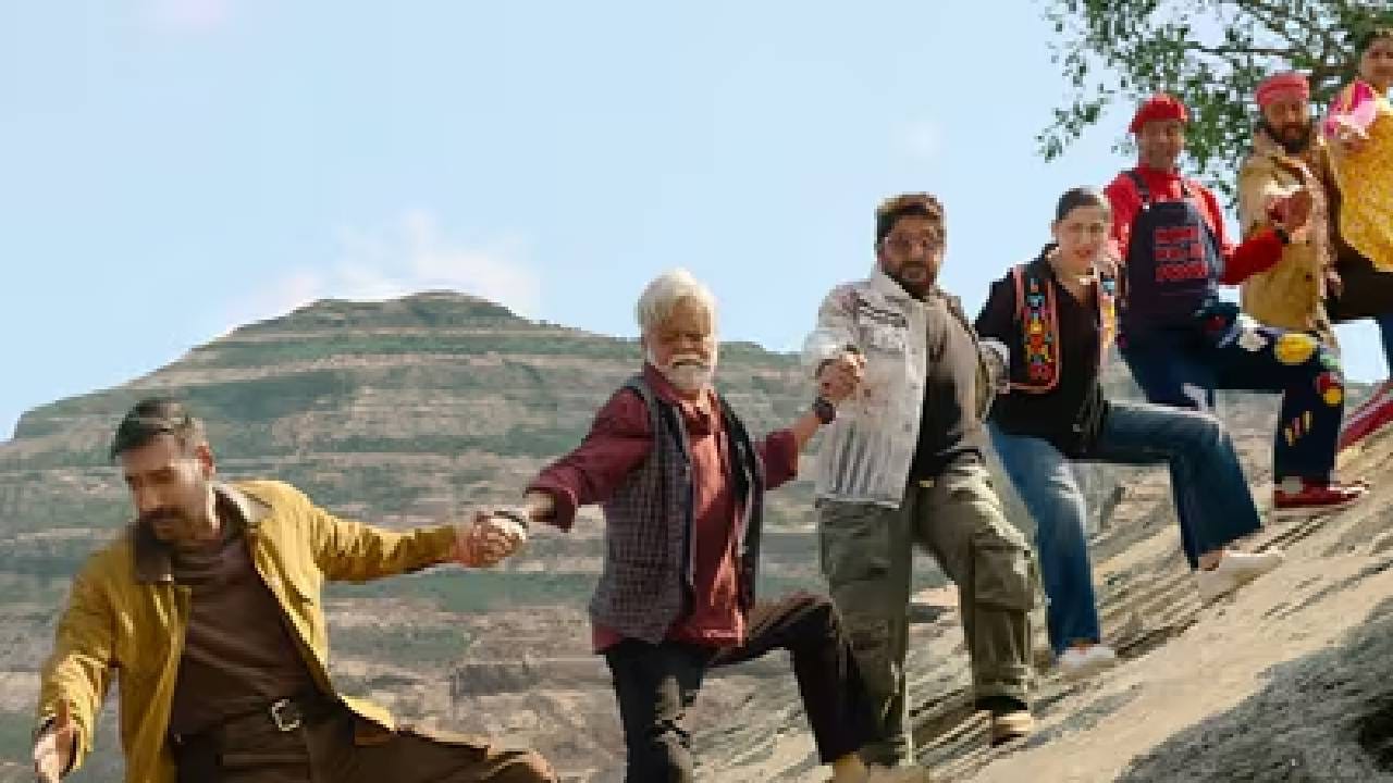 'धमाल 4'ने प्रदर्शनाच्या पहिल्याच दिवशी बॉक्स ऑफिसवर अक्षरश: धुमाकूळ घातला आहे. या चित्रपटाला प्रेक्षकांकडून प्रचंड प्रतिसाद मिळत आहे. सॅकनिल्कच्या अर्ली ट्रेंड रिपोर्टनुसार, 'धमाल 4'ने प्रदर्शनाच्या पहिल्याच दिवशी 13.75 कोटी रुपयांची कमाई करून चांगली सुरुवात केली आहे. या आकडेवारीत नंतर काही बदल होऊ शकतात.