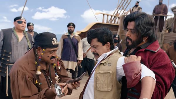 अजय देवगणचा मल्टीस्टारर कॉमेडी चित्रपट 'धमाल 4' 10 जुलै रोजी थिएटर्समध्ये प्रदर्शित झाला. कोणताही गाजावाजा न करता, प्रमोशनवर कोट्यवधी रुपयांचा खर्च न करता हा चित्रपट प्रेक्षकांच्या भेटीला आला. तरीही बॉक्स ऑफिसवर गेल्या आठ दिवसांपासून या चित्रपटाची जबरदस्त कमाई सुरू आहे.