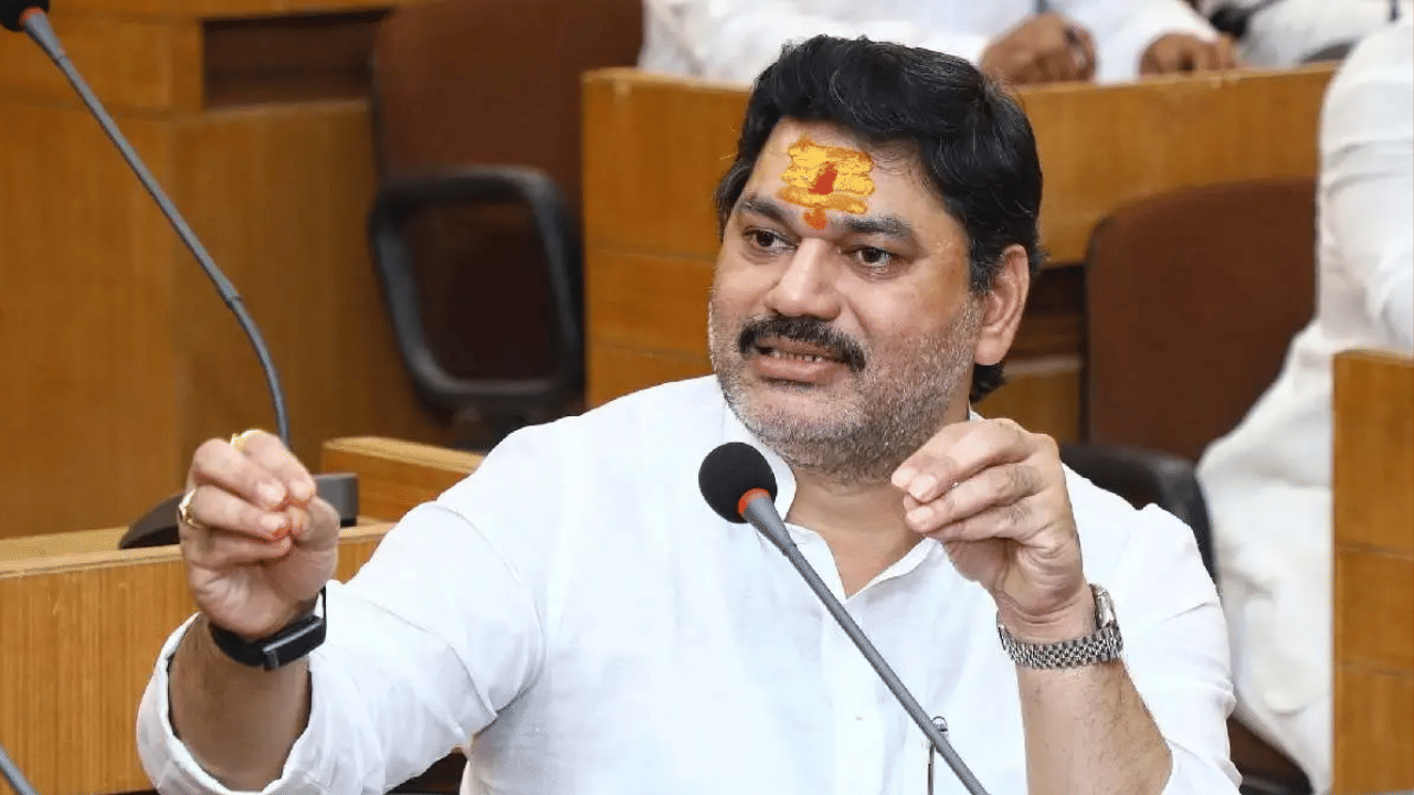 राज्याच्या मंत्रिमंडळात मोठा फेरबदल? बड्या मंत्र्याची जागा घेणार धनंजय मुंडे?