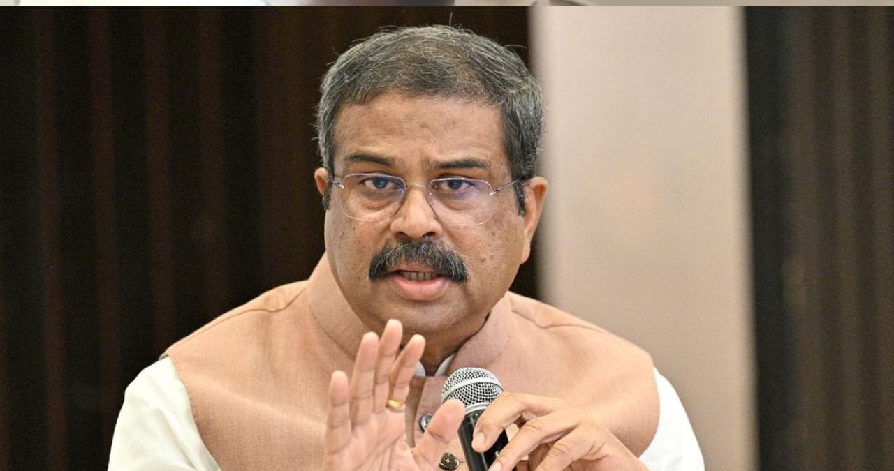 भारतमाता आणि देवाची आठवण...धर्मेंद्र प्रधान यांच्या पत्रातील नेमके मुद्दे काय? भारतमाता आणि देवाची आठवण...धर्मेंद्र प्रधान यांच्या पत्रातील नेमके मुद्दे काय?