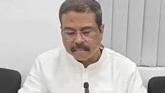 मोठी बातमी! राजीनामा देताच धर्मेंद्र प्रधान यांचं मोठं पाऊल, थेट..., वेगवान घडामोडी