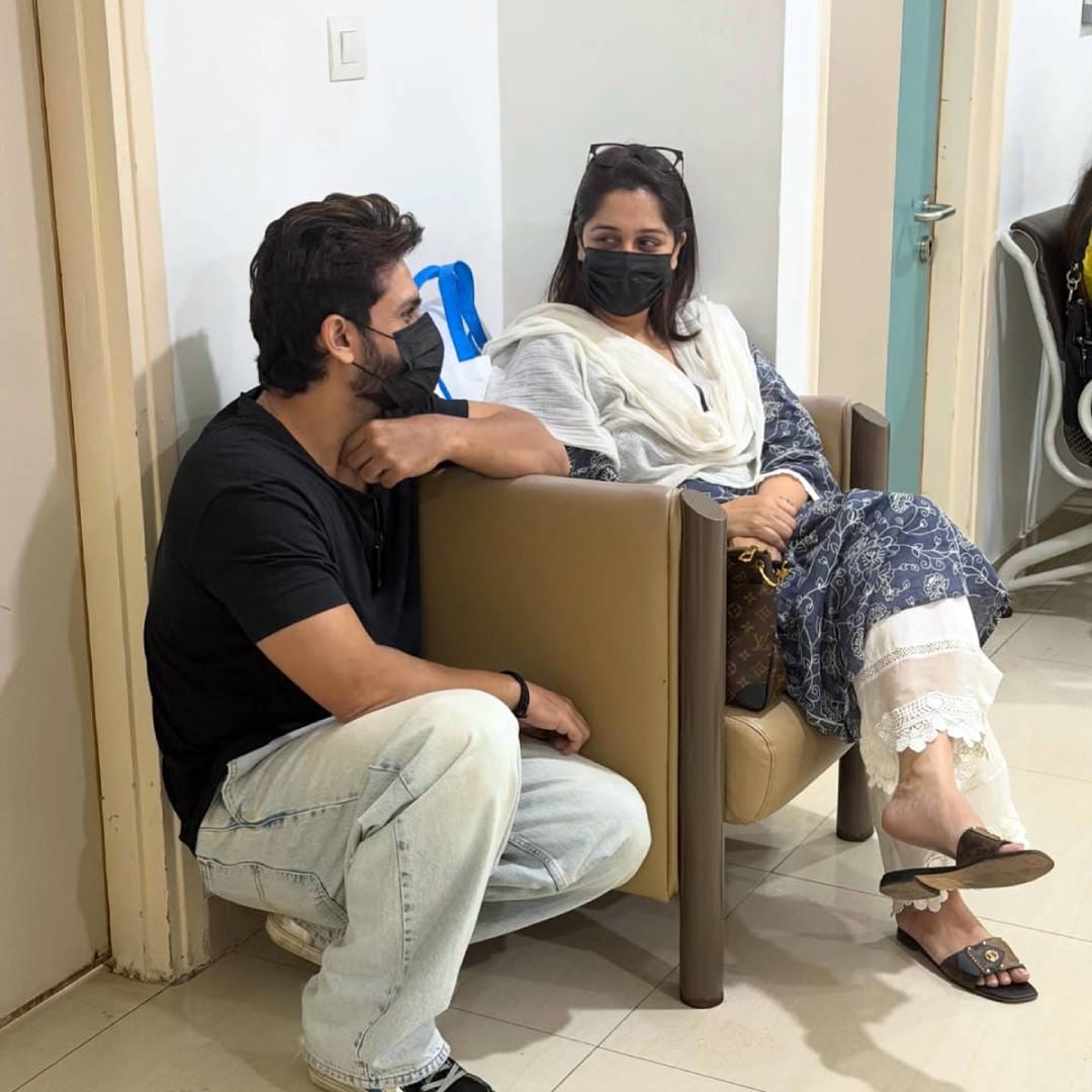 गेल्या महिन्यात दीपिकाच्या इम्युनोथेरपीचा पहिला सेशन पूर्ण झाला होता. जर 2 जुलै रोजी दुसरा सेशन पार पडला. आता युट्यूबवर व्लॉग पोस्ट करत दीपिकाने तिच्या प्रकृतीविषयी माहिती दिली आहे. इम्युनोथेरपीचे साइड इफेक्ट्स जाणवत असल्याचा खुलासा तिने केला आहे.