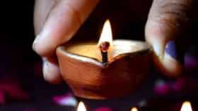 Vastu Shastra : दिव्यासंबंधी या तीन चुका कधीच करू नका.