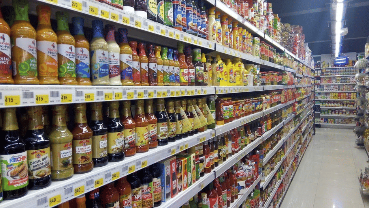 DMart Choice किंवा स्टोअरचे स्वतःचे ब्रँड स्वस्त आणि चांगल्या गुणवत्तेचे असतात. ब्रँडेड वस्तूंच्या तुलनेत या वस्तूंवर, विशेषत: बिस्किट्स, डिटर्जंट्स आणि कॅन फूडवर जवळपास 20-30% बचत होऊ शकते.