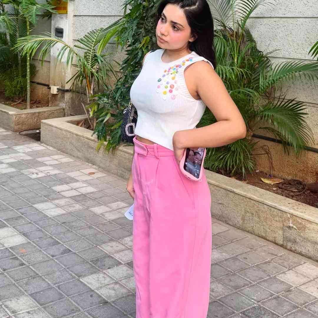 माझे वडिल सर्वांना जाऊन सांगायचे की आम्ही वेश्या आहोत. माझ्या वडिलांमुळे सर्व नातेवाईक, गावात पसरलेलं की आम्ही घाण काम करतो. म्हणून ते आम्हाला सोडून जातायत आणि आईला घटस्फोट देतायत.