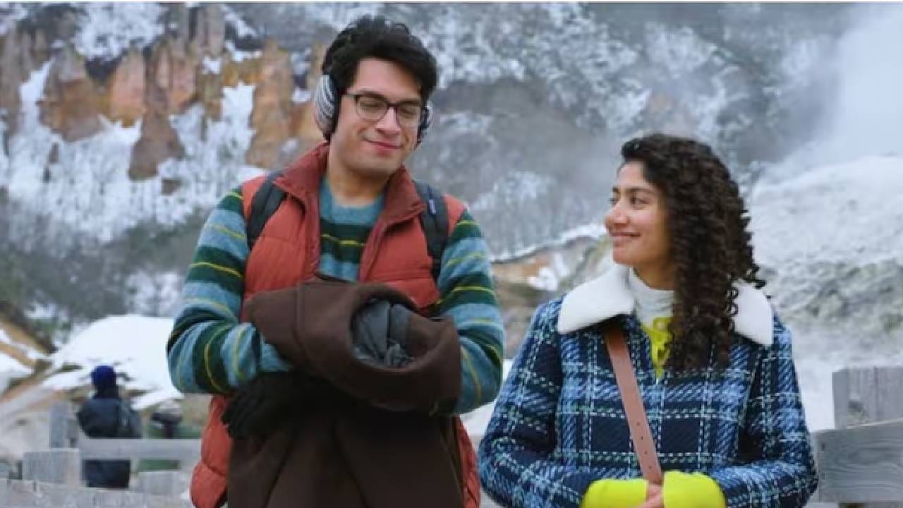 'एक दिन' हा चित्रपट एका परदेशी चित्रपटाची कॉपी असल्याचं म्हटलं गेलं. 2016 मध्ये प्रदर्शित झालेल्या 'वन डे' या चित्रपटाचा हा अधिकृत रिमेक आहे. जुनैद आणि साई यांच्यातील केमिस्ट्री पडद्यावर तितकी रंगली नसल्याची तक्रार काहींनी केली होती.