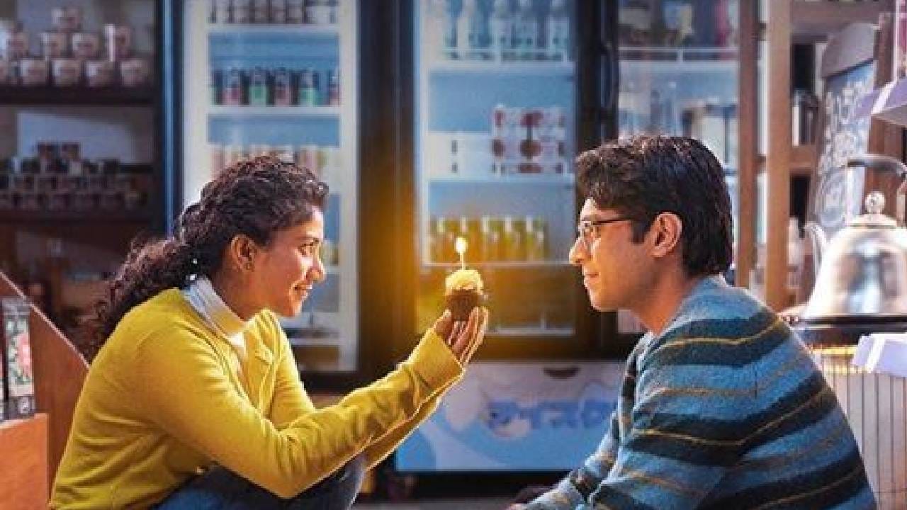 बॉक्स ऑफिसवर सपशेल आपटलेला हा चित्रपट सध्या ओटीटीवर टॉप ट्रेंडिंगमध्ये आहे. 1 मे 2026 रोजी हा चित्रपट थिएटर्समध्ये प्रदर्शित झाला होता. मात्र बॉक्स ऑफिसवर तो महाफ्लॉप ठरला होता. या चित्रपटाचं नाव आहे 'एक दिन'. आमिर खानच्या प्रॉडक्शन अंतर्गत या चित्रपटाची निर्मिती झाली होती.