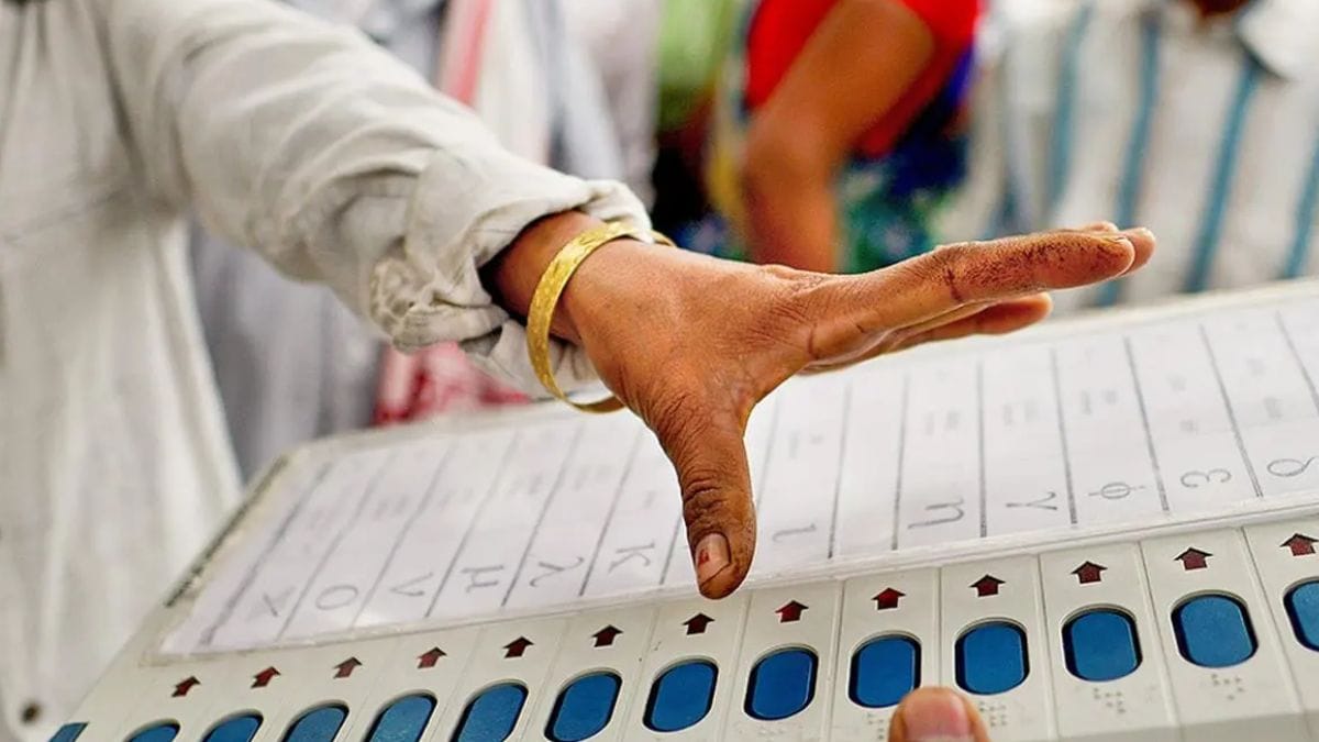 ऐन पावसात निवडणुकीचा 'धुरळा' उडणार; कोणत्या 3 जागांवर पोटनिवडणुका होणार? अधिकृत माहिती समोर ऐन पावसात निवडणुकीचा 'धुरळा' उडणार; कोणत्या 3 जागांवर पोटनिवडणुका होणार? अधिकृत माहिती समोर