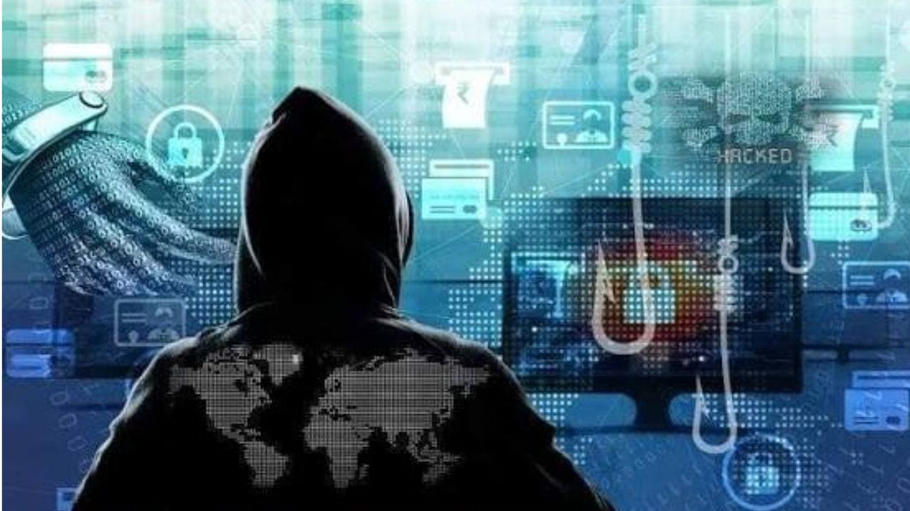 अवघ्या काही क्षणात तुमचे  बँक अकाऊंट खाली होऊ शकते. सायबर फसवणूक करणारे लोक अशाप्रकारच्या अनेक वेबसाईट तयार करतात. ज्यातून थेट बँक अकाऊंटमधील पैसे जातात. 