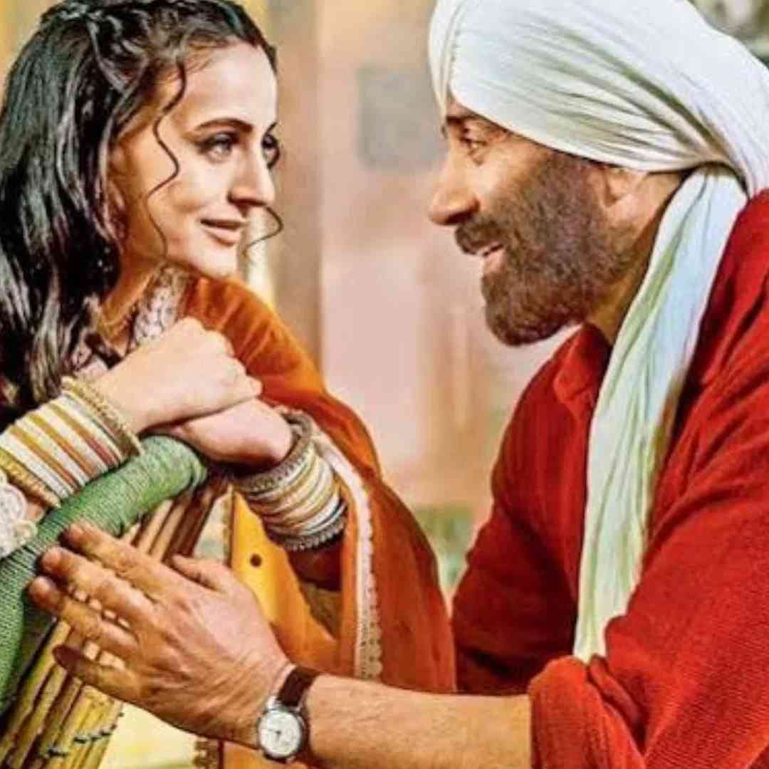 अमीषा पुन्हा एकदा चर्चेत आली. 'गदर 2' च्या यशानंतर अमीषा पटेलने 'गदर 3'वर काम सुरु असल्याची पुष्टि केली आहे. नवीन सीक्वलच मोठ्या लेव्हलवर काम सुरु असल्याचं अमीषाने सांगितलं. फॅन्सना पुन्हा एकदा मोठ्या पडद्यावर सनी देओल आणि अमीषा पटेलच्या जोडीला पहायचं आहे.