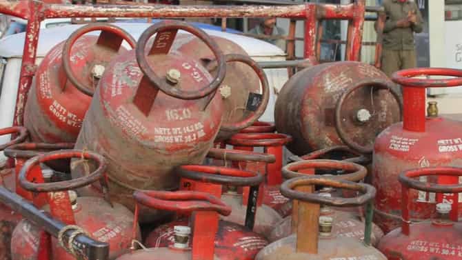 LPG Supply New Rules: अखेर मोदी सरकारचा सर्वसामान्यांना दिलासा; गॅस पुरवठ्याबाबत घेतला मोठा निर्णय
