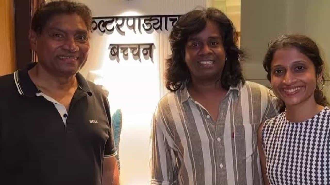 ज्येष्ठ विनोदी अभिनेते जॉनी लिव्हर यांनी नुकतीच अभिनेते आणि विनोदी कलाकार गौरव मोरेच्या मुंबईतील पवई येथील नव्या घराला भेट दिली. या खास भेटीमुळे मोरे कुटुंबासाठी हा दिवस कायमचा स्मरणात राहणारा ठरला.