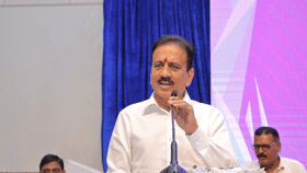 पडद्याआड मोठ्या राजकीय हालचाली! राष्ट्रवादी नेत्याकडून महाजनांना...-1714590