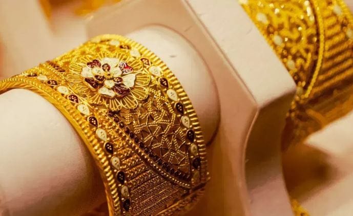 (टीप- वरच्या लेखात दिलेली माहिती ही प्राथमिक स्वरुपाची आहे. या लेखाच्या माध्यमातून गुंतवणूक करण्याचा सल्ला दिलेला नाही. कुठेही प्रत्यक्ष वा अप्रत्यक्ष गुंतवणूक करायची असेल किंवा कोणताही आर्थिक निर्णय घ्यायचा असेल तर त्या-त्या क्षेत्रातील तज्ज्ञांचा सल्ला जरूर घ्या)