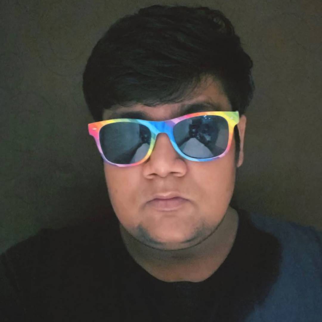 सोळा वर्षे काम केल्यानंतर जेव्हा कुश शाहने मालिका सोडली, तेव्हा त्याला खूप रडू कोसळलं होतं. एखाद्याचा ब्रेकअप होतो तेव्हा त्याला जशा वेदना होतात, तशाच वेदना त्यावेळी झाल्याचं कुशने सांगितलं. तारक मेहता.. ही मालिका पहिलं प्रेम असल्याचं तो म्हणतो.