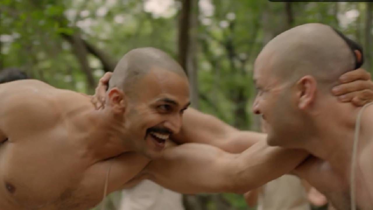 चाफेकर बंधूंनी इंग्रजांना धडा शिकवण्यासाठी काहीतरी करायला हवं यावर विचार केला. त्यातूनच तरुणांचं मंडळ सुरू झालं, बलोपासना वगैरे प्रकार सुरू झाले आणि रँडला मारण्याचा कट शिजला. राणीच्या कार्यक्रमावरून येणाऱ्या रँडची शहानिशा करून त्याच्या येण्याची वार्ता देण्यासाठी ठोकलेली 'गोंद्या आला रे..' ही आरोळी आजही सर्वांना आठवते. याचवरून सीरिजचं नाव ठेवण्यात आलं.